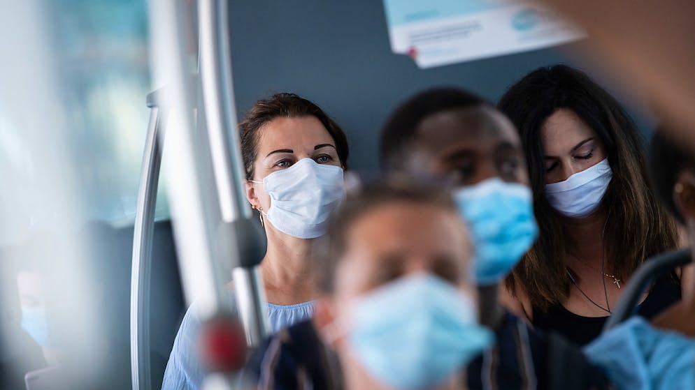 Anche nei bus di Lugano la mascherina è d'obbligo.