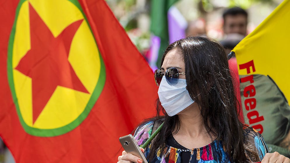 Militanti curdi fotografati ieri a Ginevra.