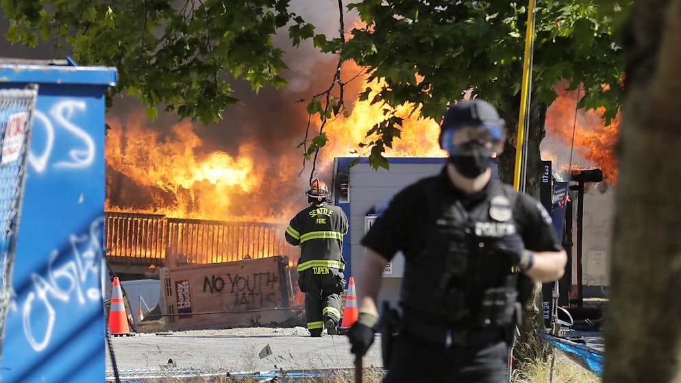 Si è trasformata in una vera e propria «rivolta» la protesta di ieri a Seattle contro il razzismo.