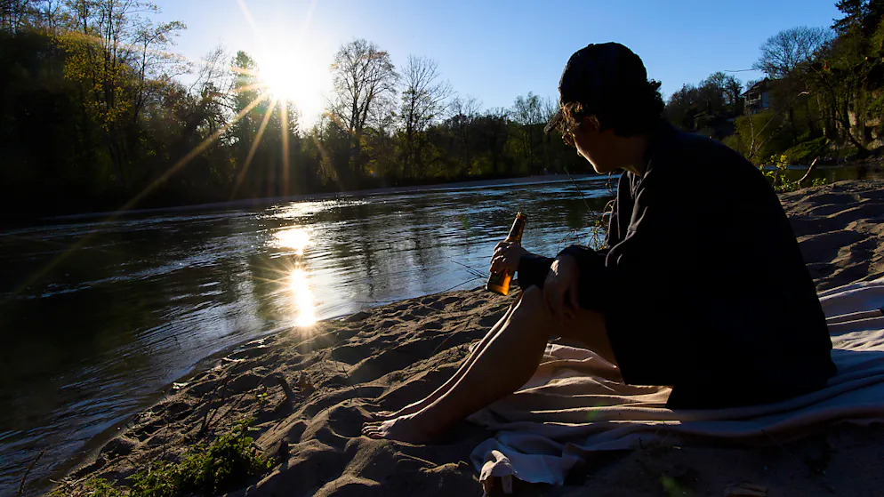 In molte parti della Svizzera, anche a quote relativamente elevate, c'è stata una cosiddetta notte tropicale, con il termometro che non è sceso sotto i 20 gradi.