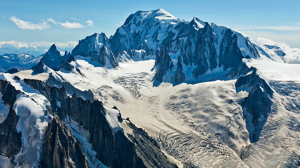 Una cordata di alpinisti è caduta in un crepaccio lungo la via normale italiana al Monte Bianco (foto d'archivio)