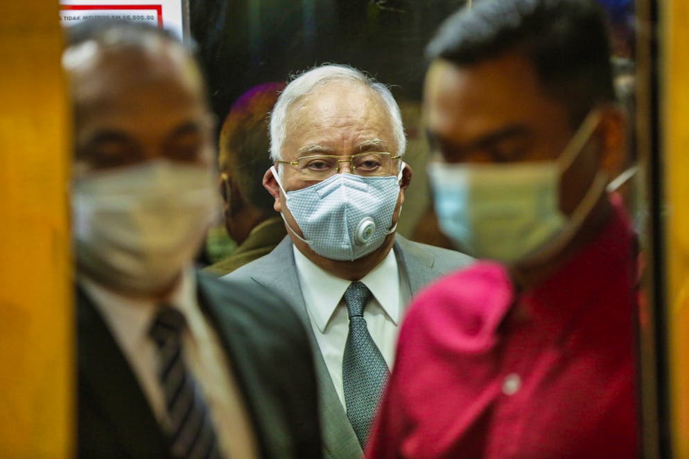 Malaysias Ex-Premier Najib Razak wurde von einem Gericht im ersten Verfahren um die 1MDB-Affäre schuldig gesprochen. 