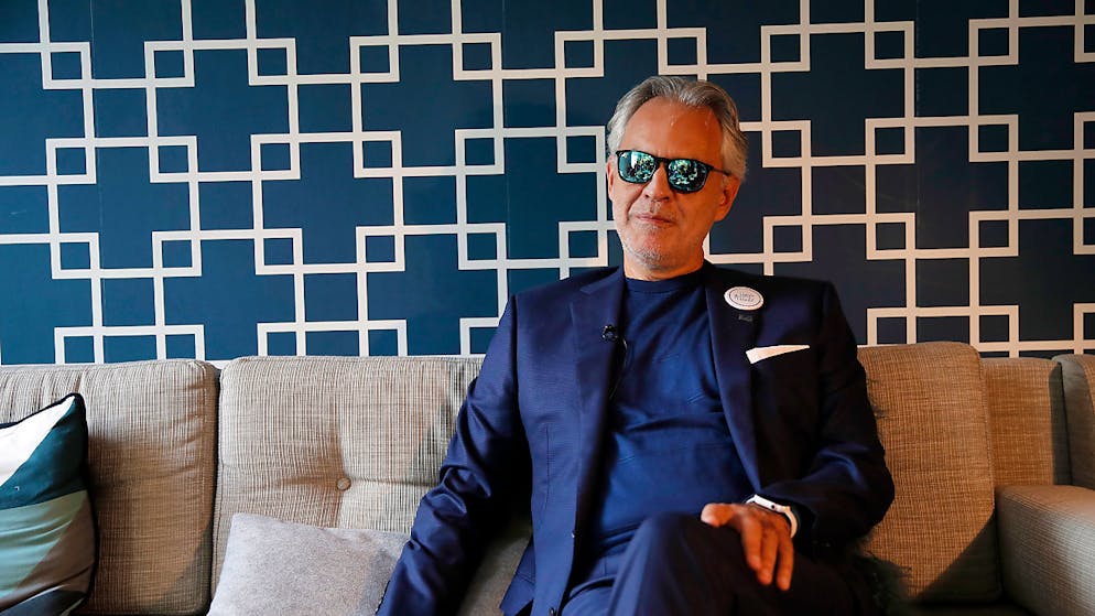 Andrea Bocelli chiede scusa per le sue parole sul coronavirus.