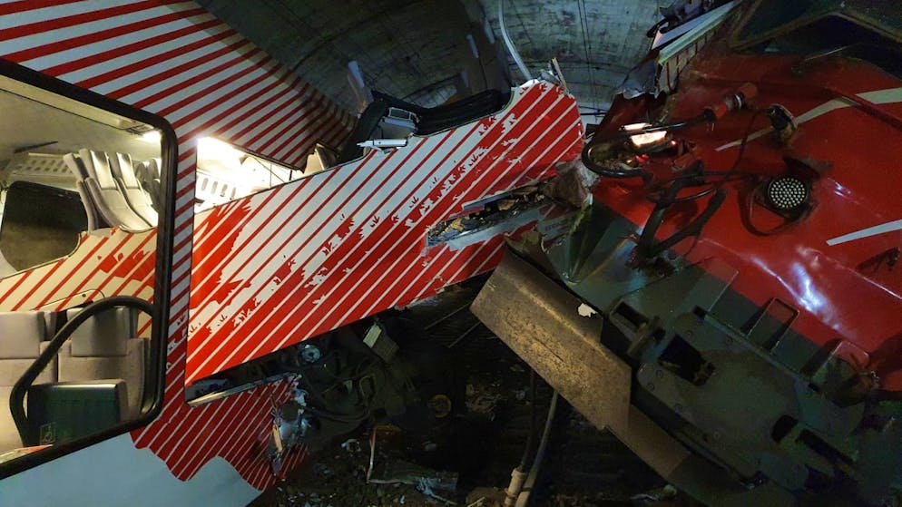 Secondo le prime informazioni ci sarebbero dei feriti leggeri.