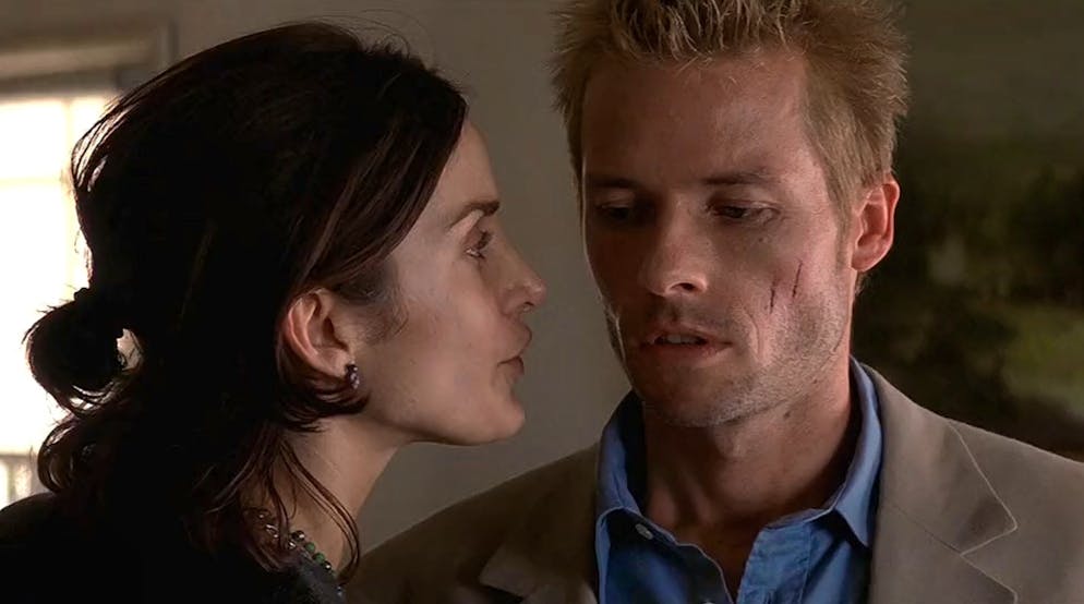 Carrie-Anne Moss und Guy Pearce in Chris Nolans «Memento».