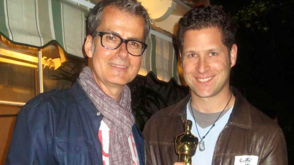 Raffael Dickreuter: Entrepreneur in L.A.. Schweizer Treff in L.A.: Raffael Dickreuter mit dem Sound Designer Peter Staubli (sein Team gewann einen Oscar für «Skyfall») bei einem Konsulat-Event.<br>