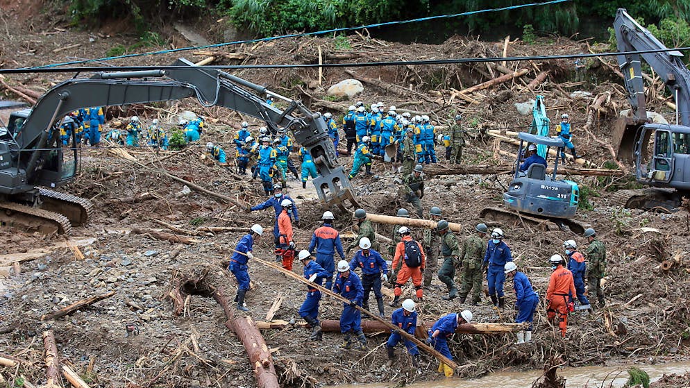 In Giappone sale il numero dei morti per le inondazioni del fine settimana: sono una cinquantina e almeno 13 persone sono ancora disperse.