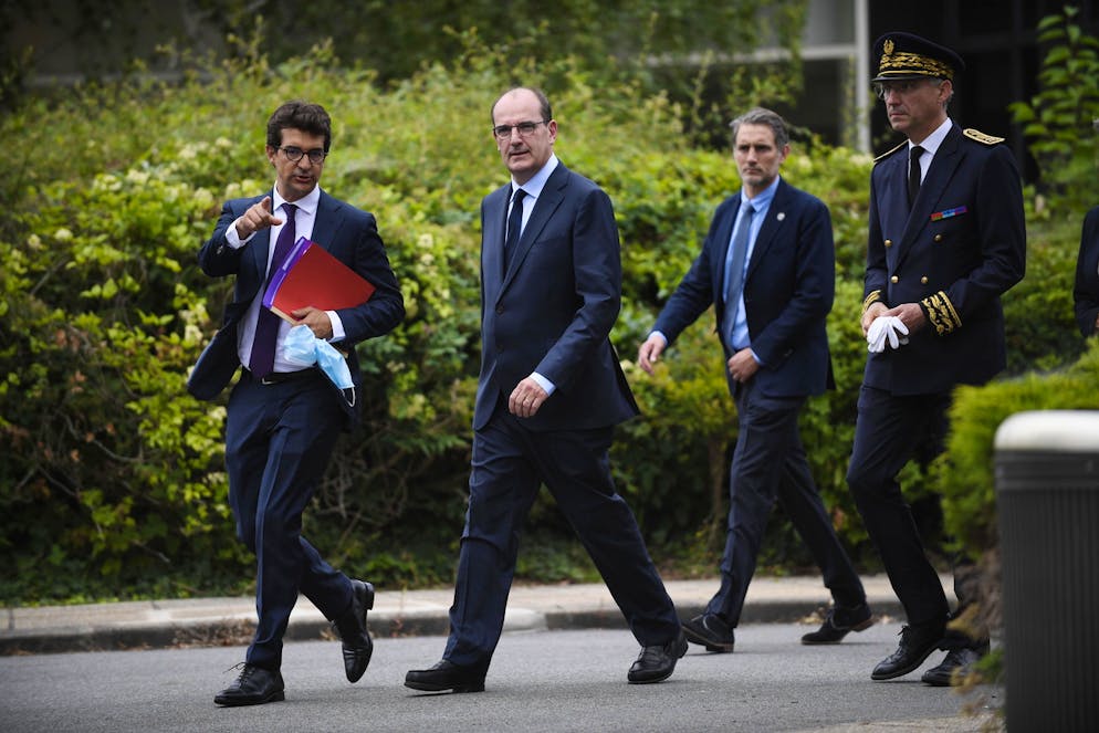 Il neo premier francese Jean Castex, al centro.