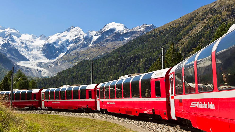 Il panorama del Ghiacciaio del Morteratsch visto dal Bernina Express.