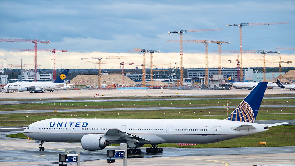 United Airlines potrebbe dimezzare la sua forza lavoro, con una riduzione di 36.000 unità dal 1 ottobre (foto d'archivio)
