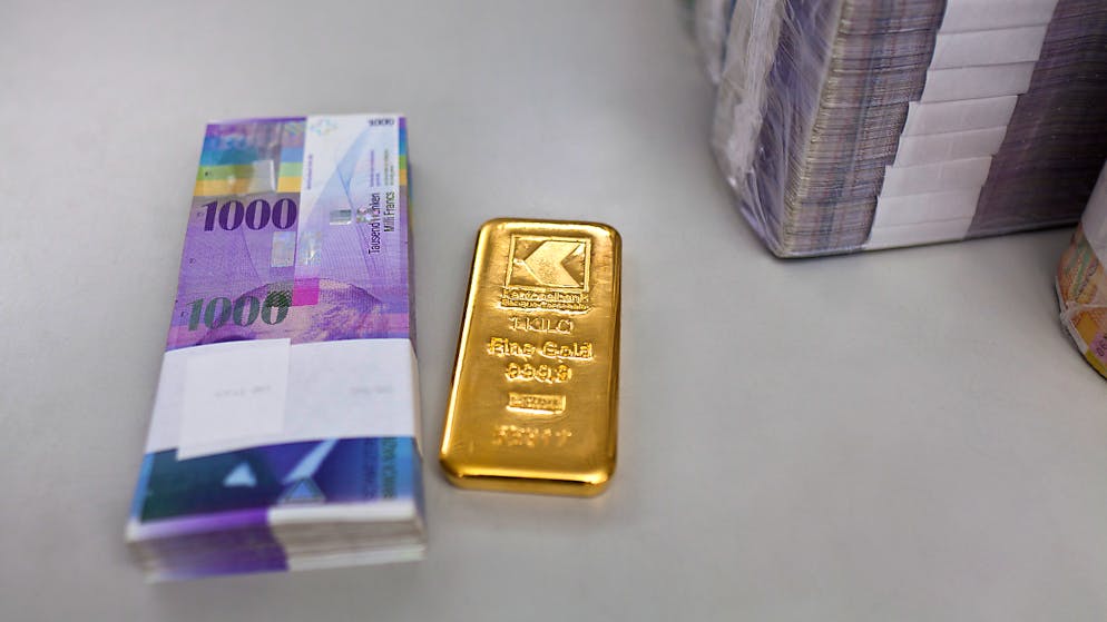 Ci vogliono ormai parecchi bigliettoni per comprare un chilo d'oro.