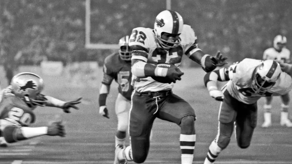 So haben die Fans O. J. Simpson am liebsten in Erinnerung: als dynamischer Running Back.