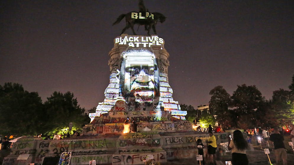 Secondo nuove trascrizioni video, George Floyd ha detto agli agenti che lo hanno ucciso che non poteva respirare per ben 20 volte.