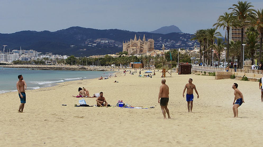Mascherina obbligatoria alle Baleari in tutti i luoghi pubblici, con l'eccezione di spiagge e piscine, anche dove è possibile garantire la distanza interpersonale di sicurezza (foto d'archivio)