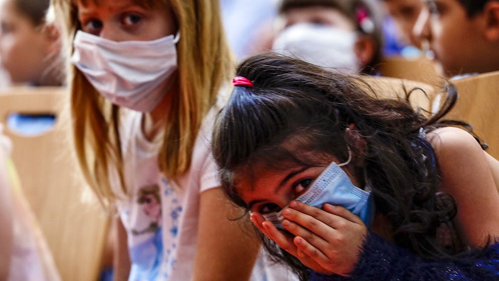 La Suisse enregistre moins de 200 cas de contamination en 24 heures.