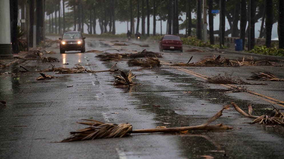 L'ouragan Isaias menace la Floride. L'ouragan Isaias a fait de nombreux dégâts en République dominicaine, notamment à Saint-Domingues sur le cliché.