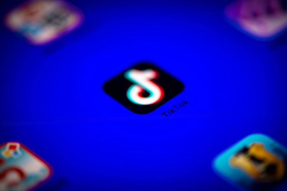 TikTok appartient au groupe chinois ByteDance. Ce réseau social compte près d'un milliard d'utilisateurs dans le monde et est très populaire auprès d'un public jeune