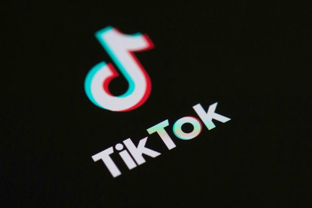 Trump annonce qu'il va interdire TikTok aux Etats-Unis. Le président Donald Trump a annoncé qu'il allait interdire aux Etats-Unis le réseau social TikTok, soupçonné par Washington de pouvoir être utilisé par le renseignement chinois