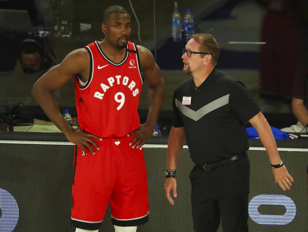 Serge Ibaka (9) et les Raptors ont balayé les Nets au 1er tour.