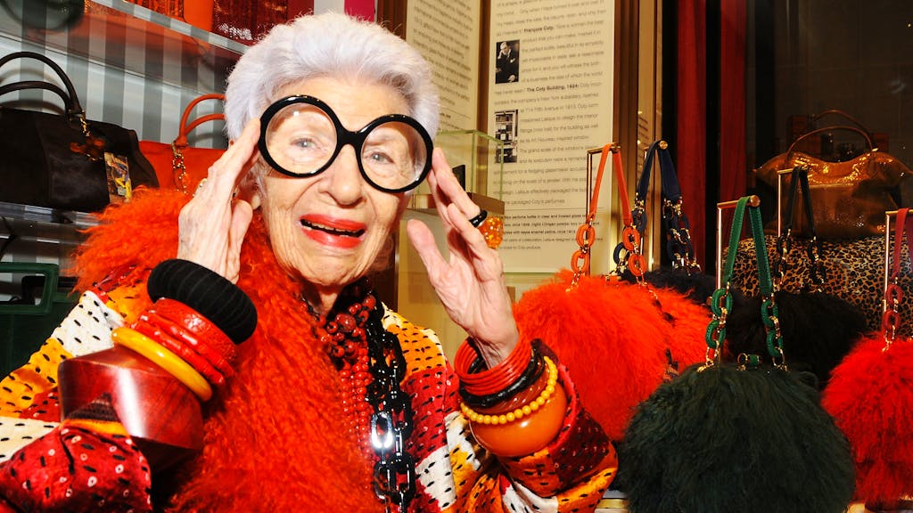 Kolumne am Mittag. Iris Apfel – der «älteste Teenager der Welt» ist nicht ganz 100