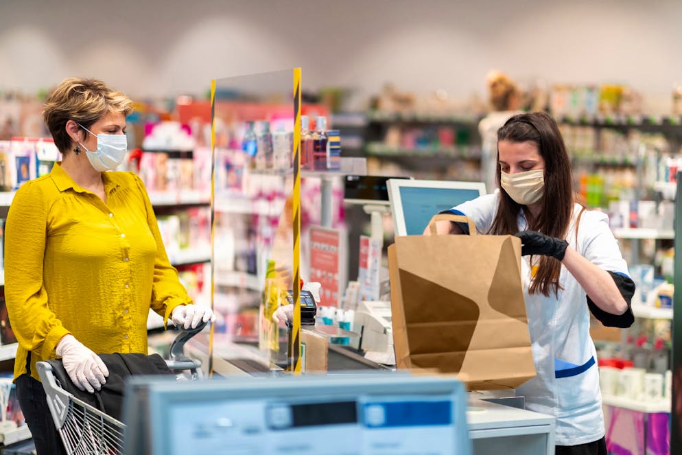 GENERIC: supermarket, supermarché, shopping, courses, caissière, customer, mask, masques, covid, coronavirus
