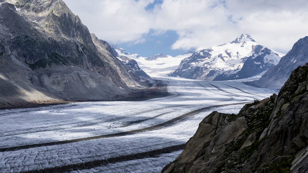 Der Grosse Aletschgletscher ist der flächenmässig grösste und längste Gletscher der Alpen.