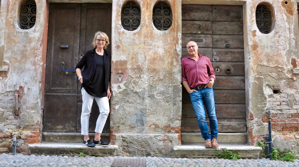 Sybil Schreiber sagt, die Liebe kam erst nach unzähligen ersten, zweiten, dritten Blicken. Steven Schneider sagt, die Liebe kam eineinhalb Jahre nach dem ersten Blick.