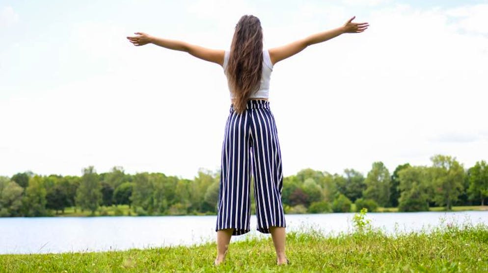 Mehr Selbstliebe, weniger Schönheitswahn. Einfach mal loslassen und sich nicht immer mit anderen vergleichen – das sorgt für mehr Zufriedenheit. 
