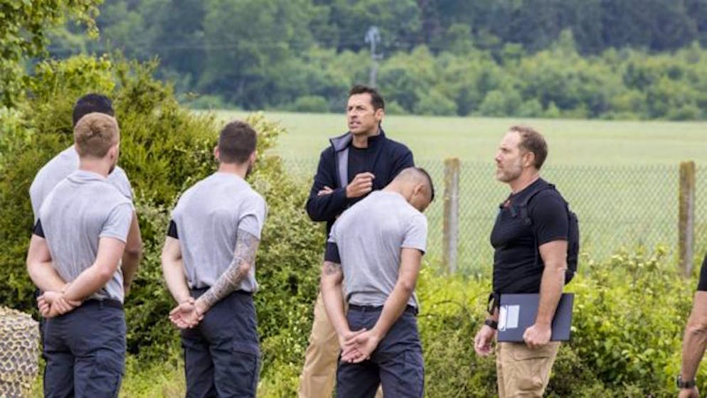 Chaque matin, nos vingt-cinq volontaires vont devoir réaliser des exercices difficiles.