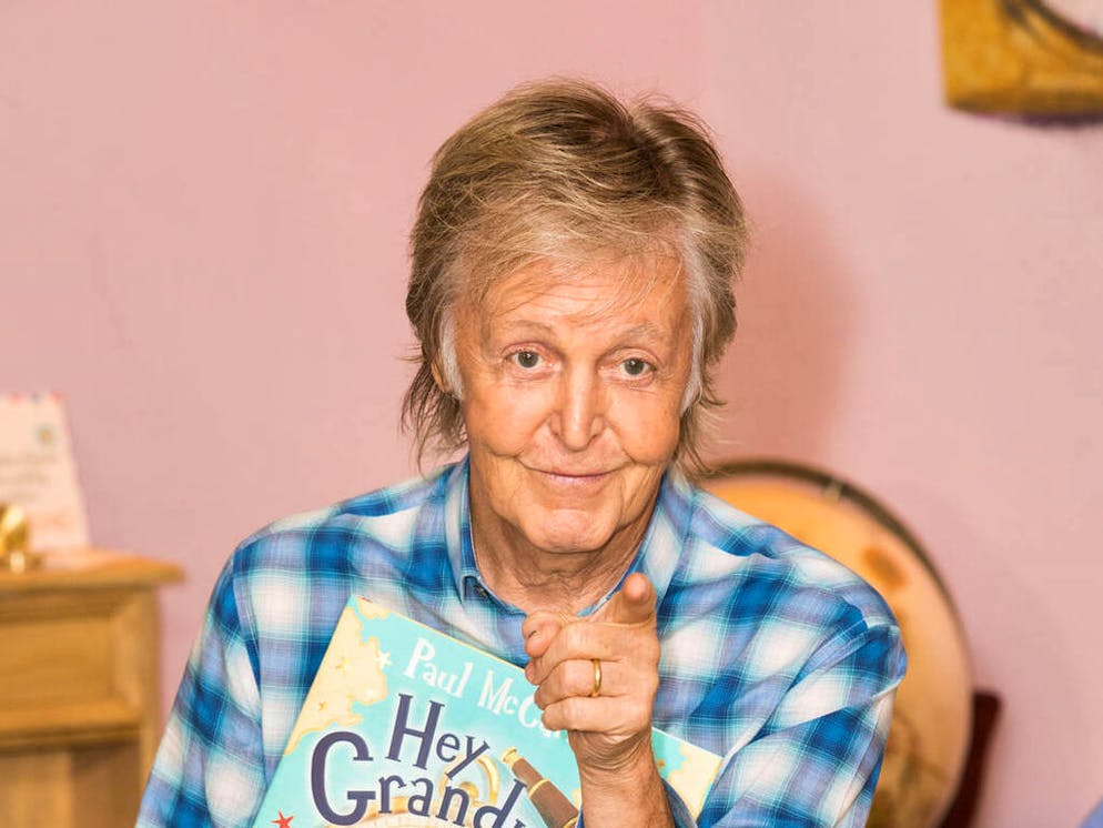 Paul McCartney reads Hey Grandude! to a class of school children at Waterstones

Featuring: Paul McCartney
Where: London, United Kingdom
When: 06 Sep 2019
Credit: Phil Lewis/WENN.com

Featuring: Paul McCartney
Where: London, United Kingdom
When: 06 Sep 2019
Credit: Phil Lewis/WENN.com