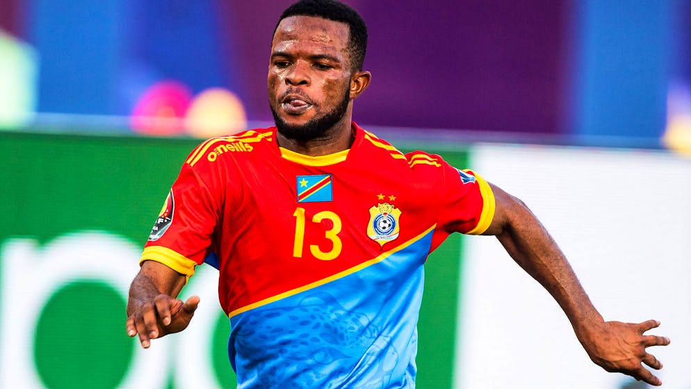 Elia ha disputato 21 partite, e realizzato 6 reti, con la Nazionale della Repubblica Democratica del Congo.