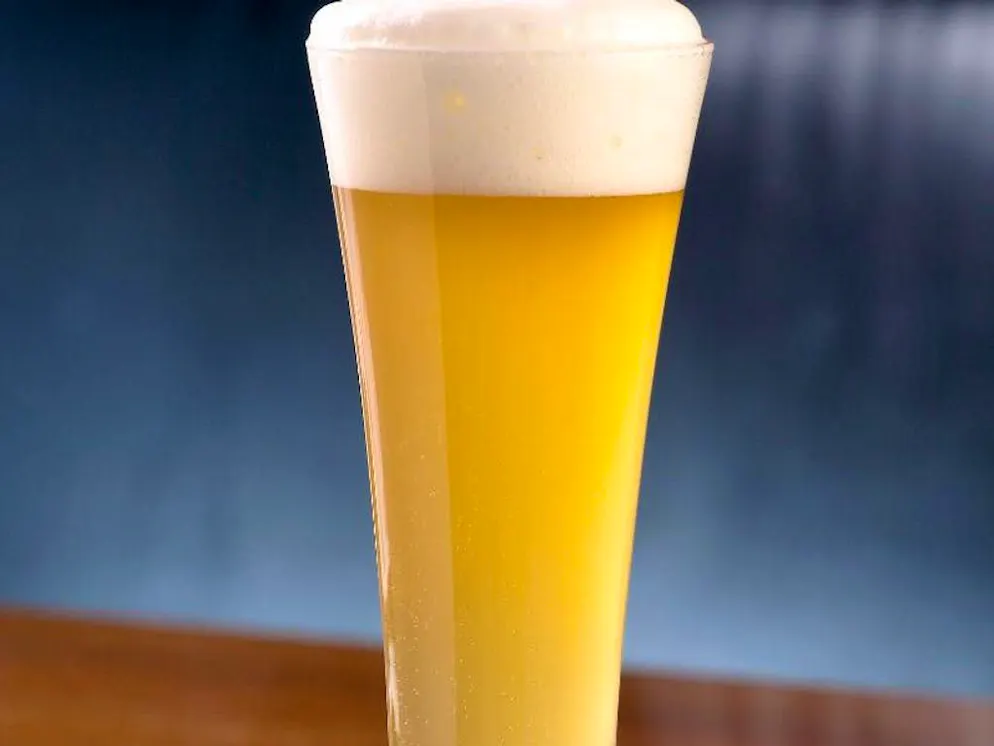 Bier-Cocktails für jeden Geschmack. Als After-Dinner-Drink ist ein Weissbier-Mojito angesagt. So nennt  Schiffner seine bierige Caipirinha-Variante, bei der neben den klassischen Zutaten belgisches Witbier für Geschmack sorgt. Denn es ist mit Kardamom und Orangenschale gewürzt. 