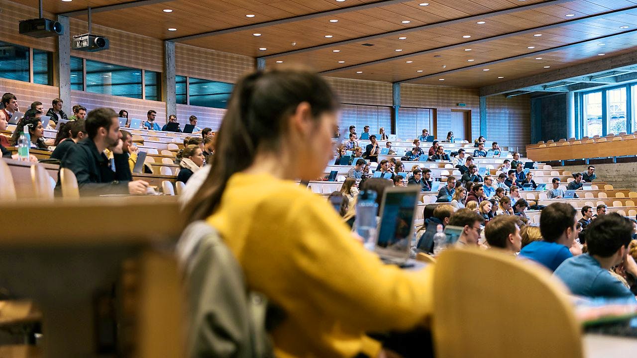 Hochschulen. Für 19'000 Studierende Beginnt An Der Uni Bern Das ...