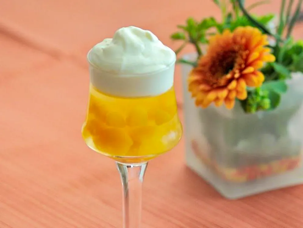 Bier-Cocktails für jeden Geschmack. Mit dem Pfirsich-Bier-Cocktail kreierte Biersommelier Karl Schiffner eine erfrischende Version mit Häubchen. 