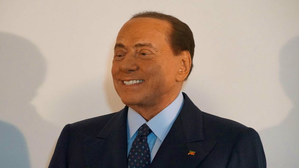 È morto Silvio Berlusconi. Non solo un politico: nel 1976 rileva Telemilano, il futuro Canale 5, che poi evolverà nel network televisivo Mediaset nel 1993.