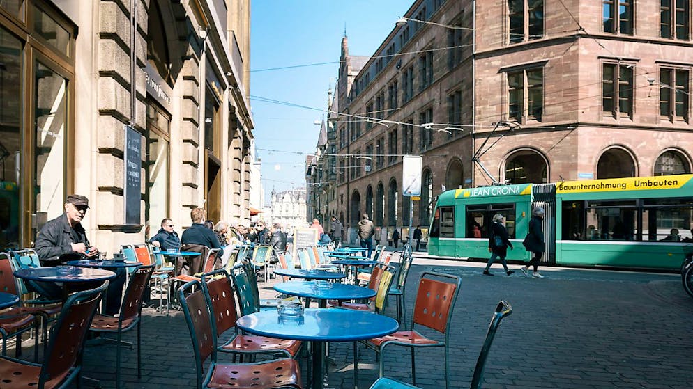Basel-Stadt lässt elektrische Heizstrahler für Gastrobetriebe zu