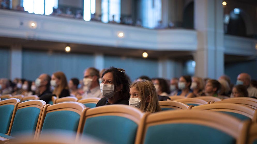 Tout le monde n'est pas prêt à rejoindre une salle close pour profiter d'un spectacle, même avec un masque, selon l'enquête mandatée par l'Office fédéral de la culture (OFC).