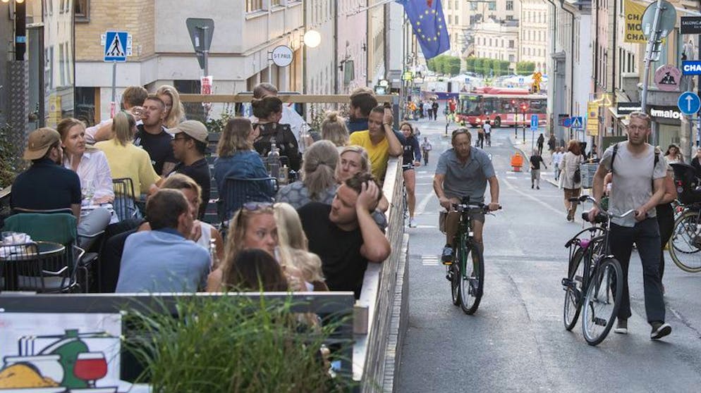 Mund-Nase-Masken gehören in Schwedens Hauptstadt Stockholm nicht zum Alltag.