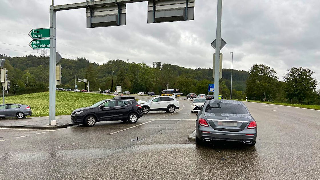 Vier beschädigte Autos bei Unfall in Rheinfelden AG