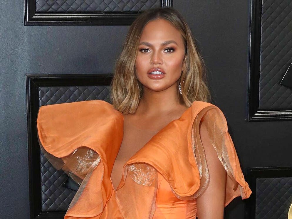 Model Chrissy Teigen wearing a Yanina Couture dress, Kallati jewelry, and Giuseppe Zanotti shoes while carrying a Tyler Ellis bag arrives at the 62nd Annual GRAMMY Awards held at Staples Center on January 26, 2020 in Los Angeles, California, United States.
Where: Los Angeles, California, United States
When: 26 Jan 2020
Credit: WENN/Avalon
**WENN/Avalon**
Where: Los Angeles, California, United States
When: 26 Jan 2020
Credit: WENN/Avalon
**=WENN/Avalon**