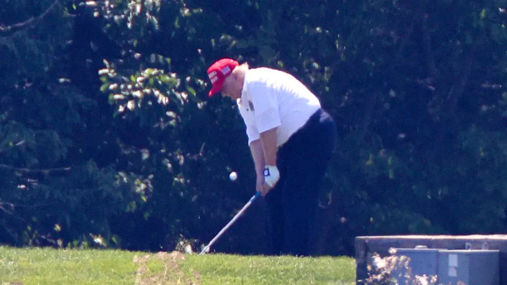 «Was für eine Leistung, Donald». Trump gewinnt eigene Golfturniere – Biden stichelt