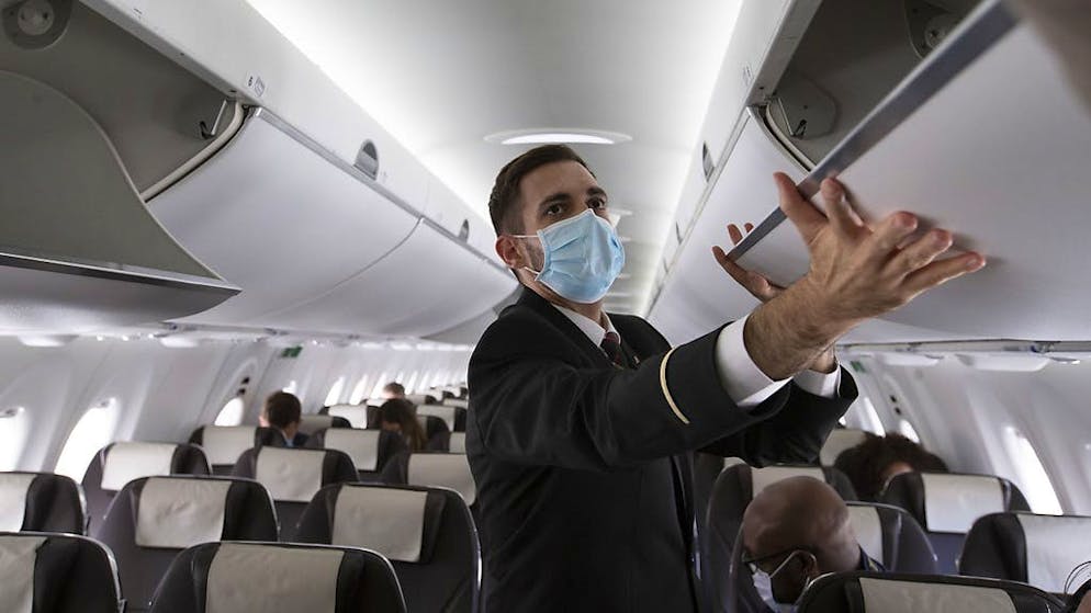 Wer bei der Swiss in der Kabine oder im Cockpit arbeitet, muss bis 15. November geimpft sein. Andernfalls droht ab Januar 2022 die Entlassung. (Symbolbild)