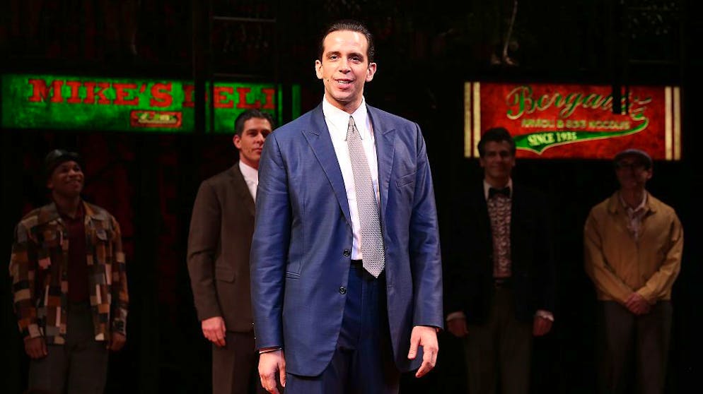 Diese Stars hat Corona getroffen. Auch er überlebte die Erkrankung nicht: Der kanadische Schauspieler Nick Cordero («Inside Games») starb am 5. Juli in L.A. mit 41 Jahren an einer Lungenentzündung, die das Virus verursacht hatte.