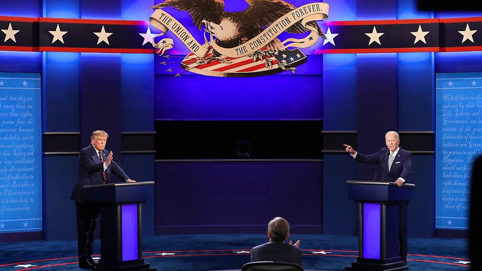 Ex-Präsident Donald Trump und der demokratische Amtsinhaber Joe Biden standen sich bereits im letzten Wahlkampf im TV-Duell gegenüber und stritten heftig über zahlreiche Wahlkampfthemen.