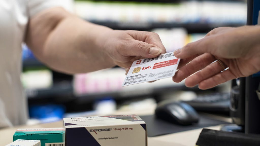 Gesundheitskosten. Schweizer Haushalte ächzen unter Prämienlast