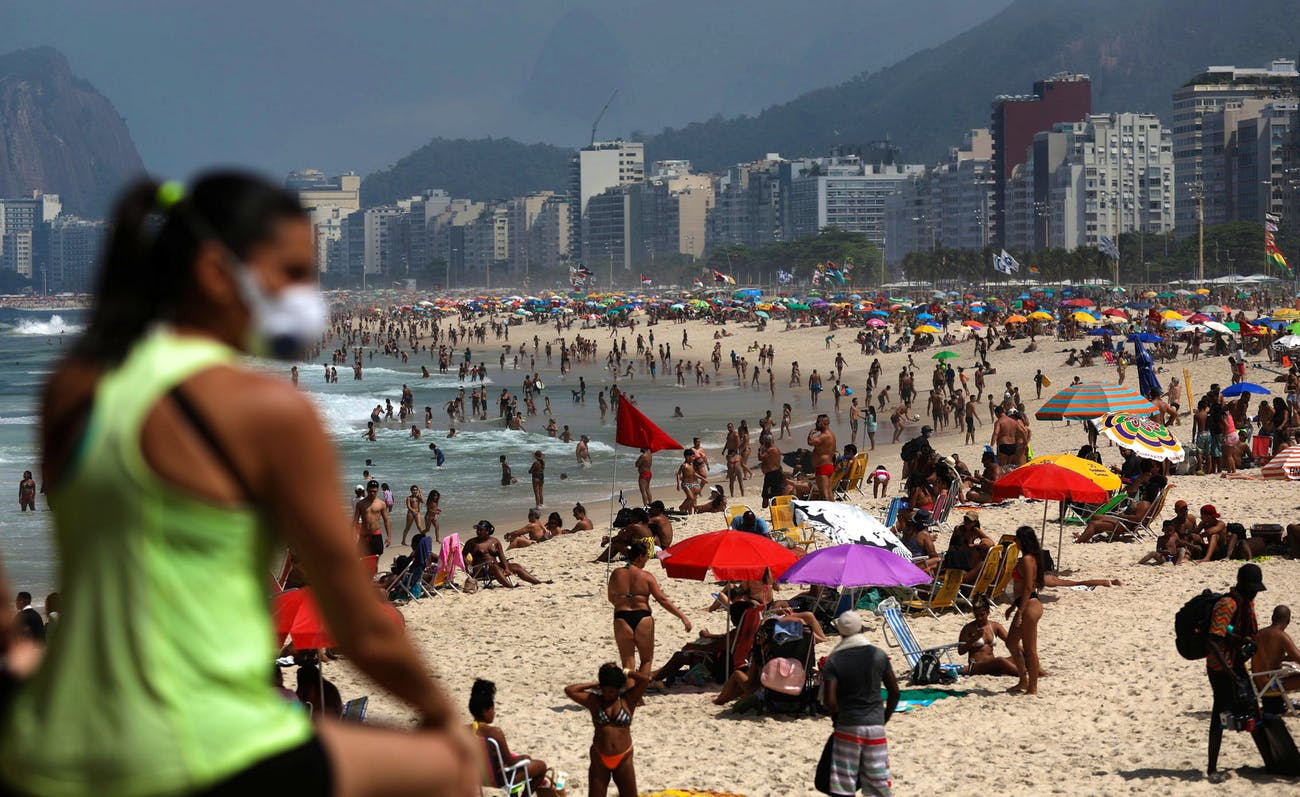 Bolsonaros Brasilien Strandbilder Als Ware Die Pandemie Vorbei