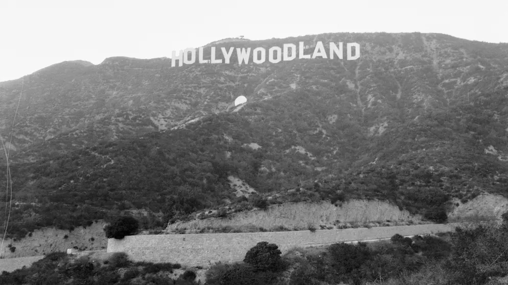 Im Jahr 1949 hat die Stadt Los Angeles das «Land» am Ende entfernt. Ursprünglich war es der Name für die dortige Überbauung, nun steht «Hollywood» für den gesamten Stadtteil.