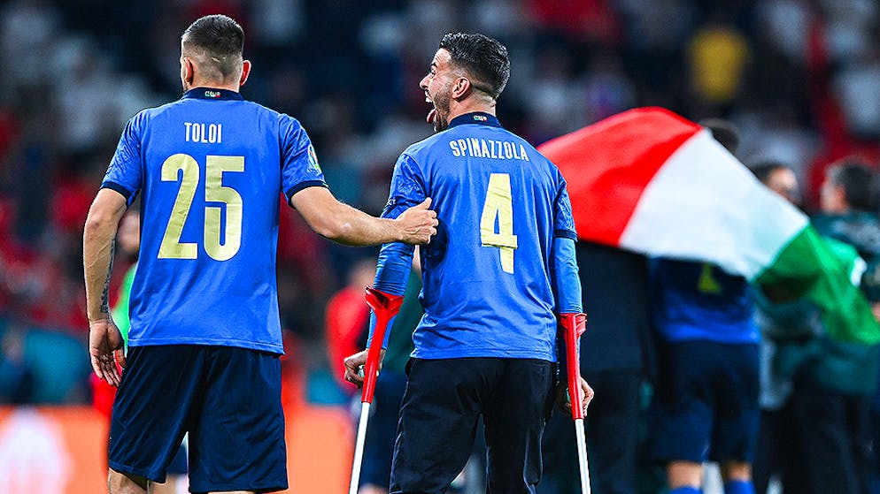 Leonardo Spinazzola liess sich auch mit einem Riss der Achillessehne nicht vom Feiern abhalten.