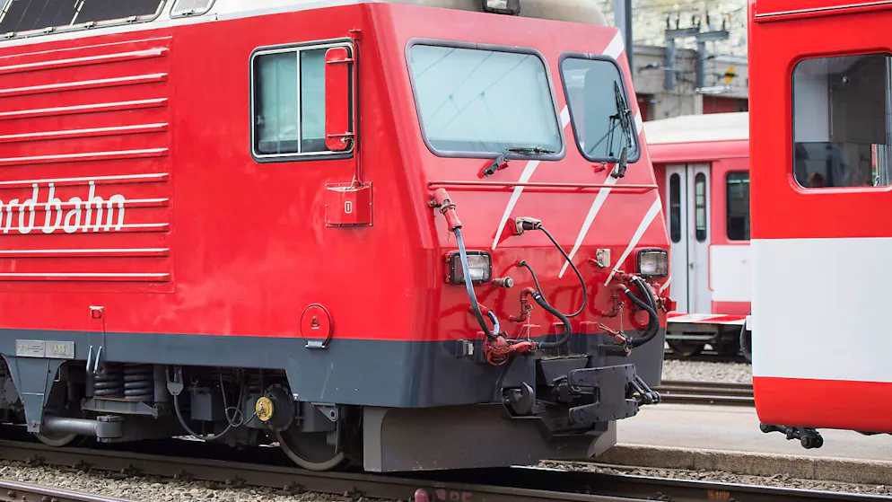 Betrieb unterbrochen. Steinschlag legt Zugstrecke nach Zermatt lahm