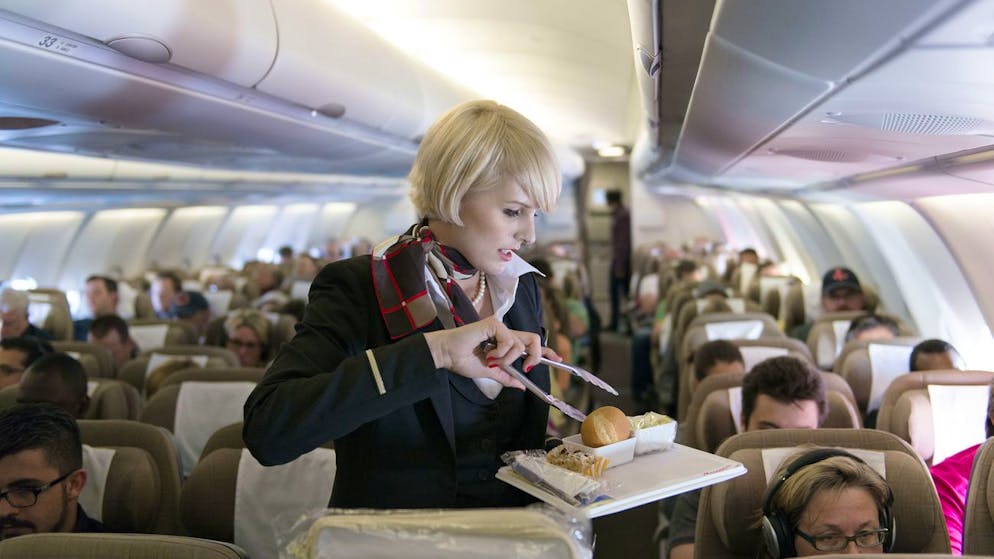 «Geheime» Kojen gehen viral. Ex-Flugbegleiterin enthüllt versteckte Ruheräume